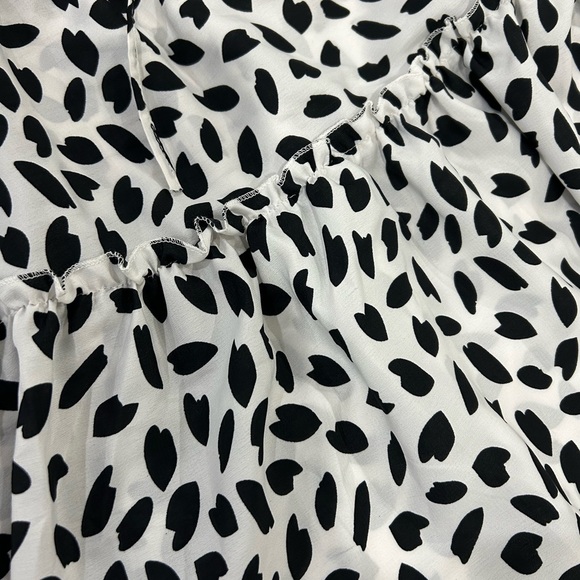 🔥PRICE🔥 ALELLY • White and Black 2 Tier Mini Skirt • M - Picture 7 of 8